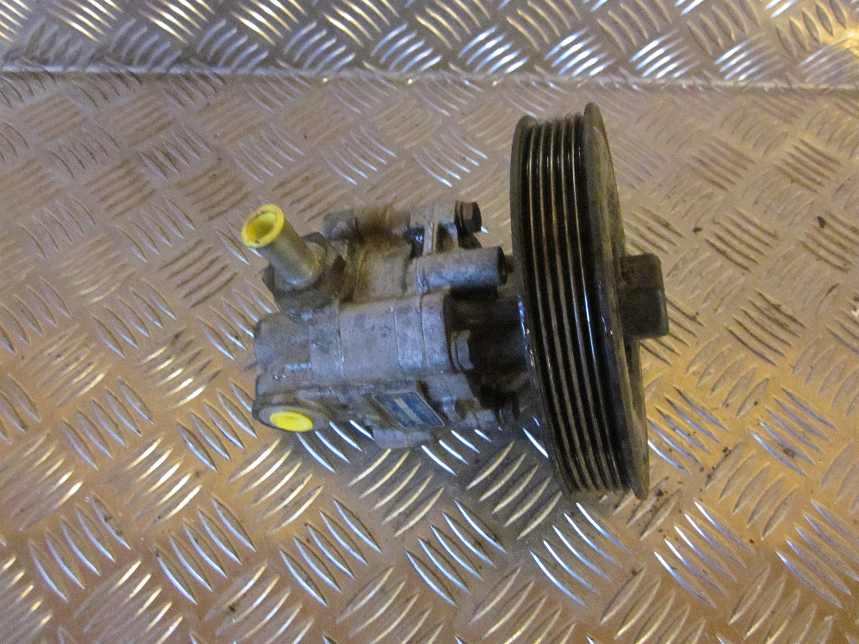 Audi 100 Servopumpe Med OEM Nr. Ophugger Fra Audi Ophugger