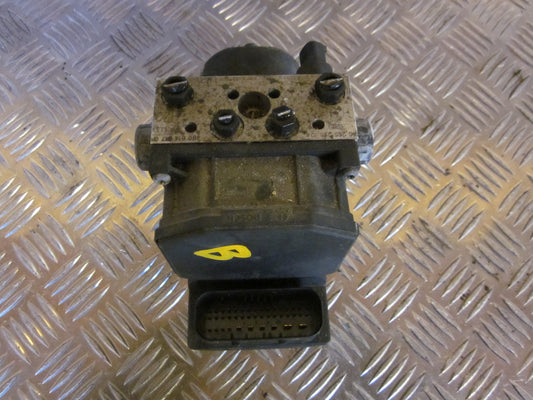 VW Passat 3B Abs Pumpe Med OEM Nr. 4B0614617G Fra VW Ophugger