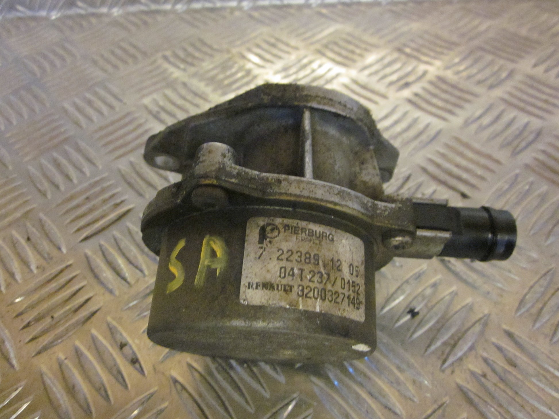Renault Megane 2 Vacuumpumpe Med OEM Nr. Ophugger Fra Renault Ophugger