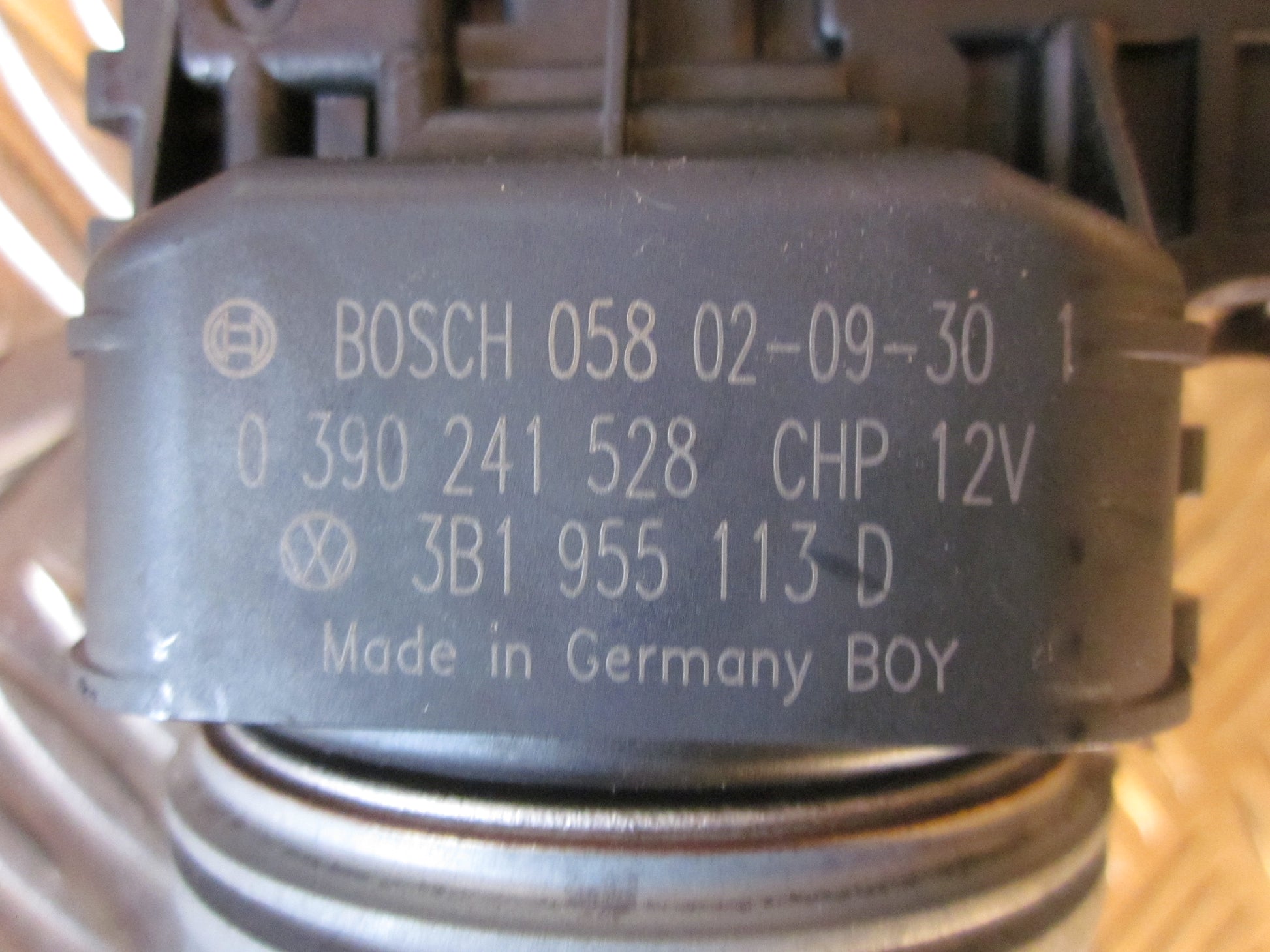 VW Passat 3B Viskermotor Med OEM Nr. 3B1955113D Fra VW Ophugger