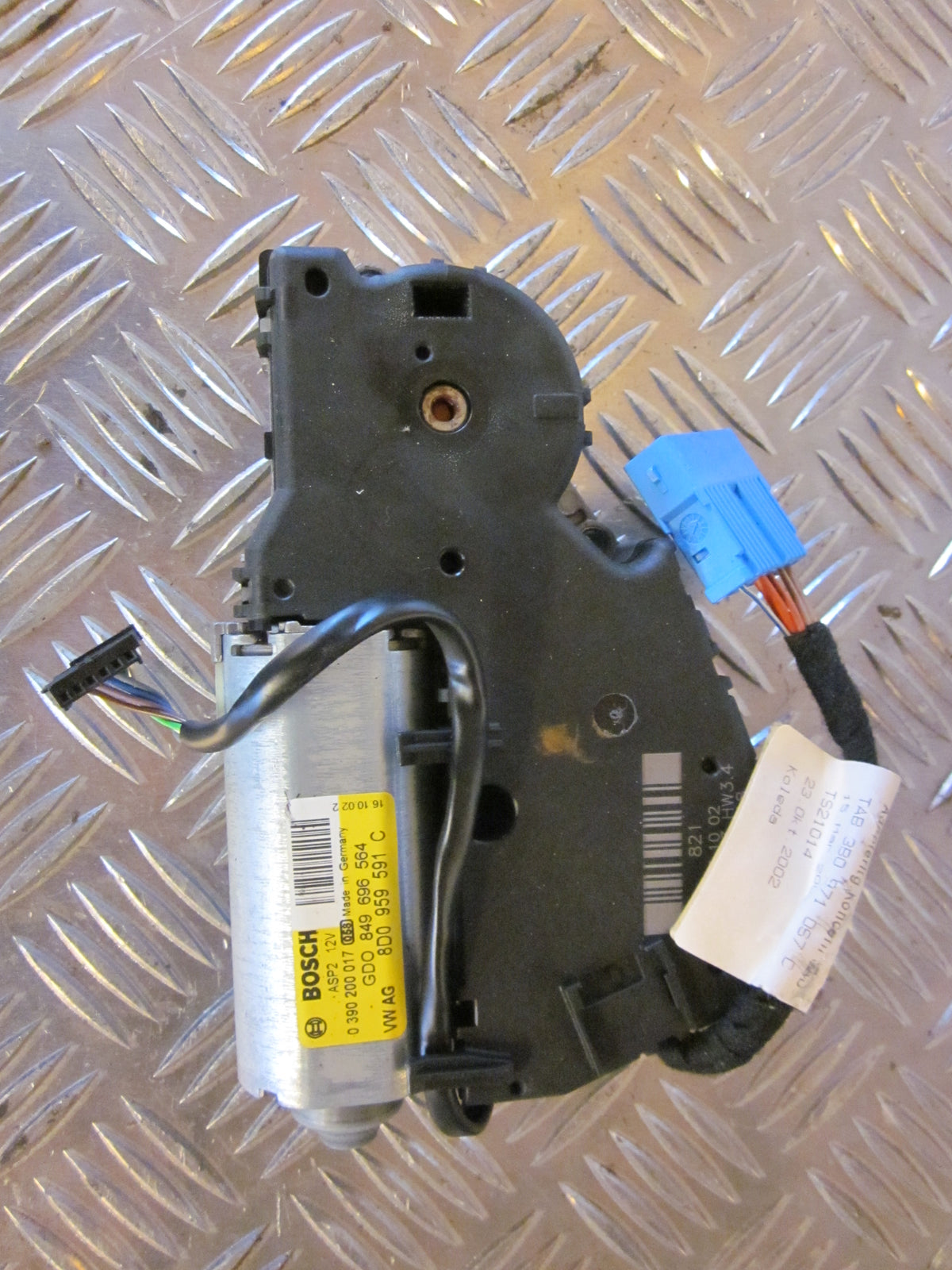 VW Passat 3B Soltagsmotor Med OEM Nr. 8D0959591C Fra VW Ophugger