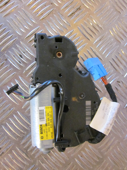 VW Passat 3B Soltagsmotor Med OEM Nr. 8D0959591C Fra VW Ophugger