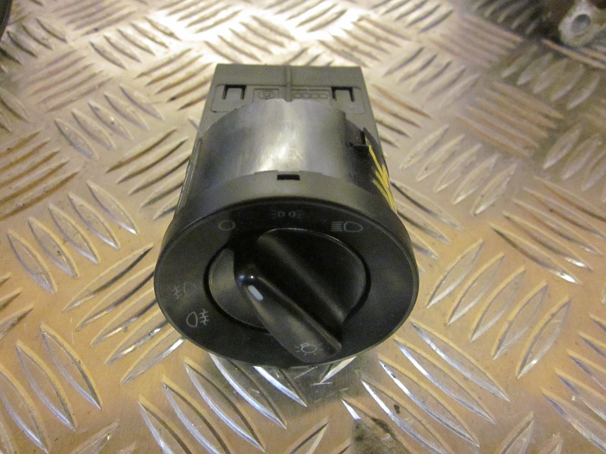 VW Passat 3B Kontakt Lys Med OEM Nr. 1C0941531 Fra VW Ophugger