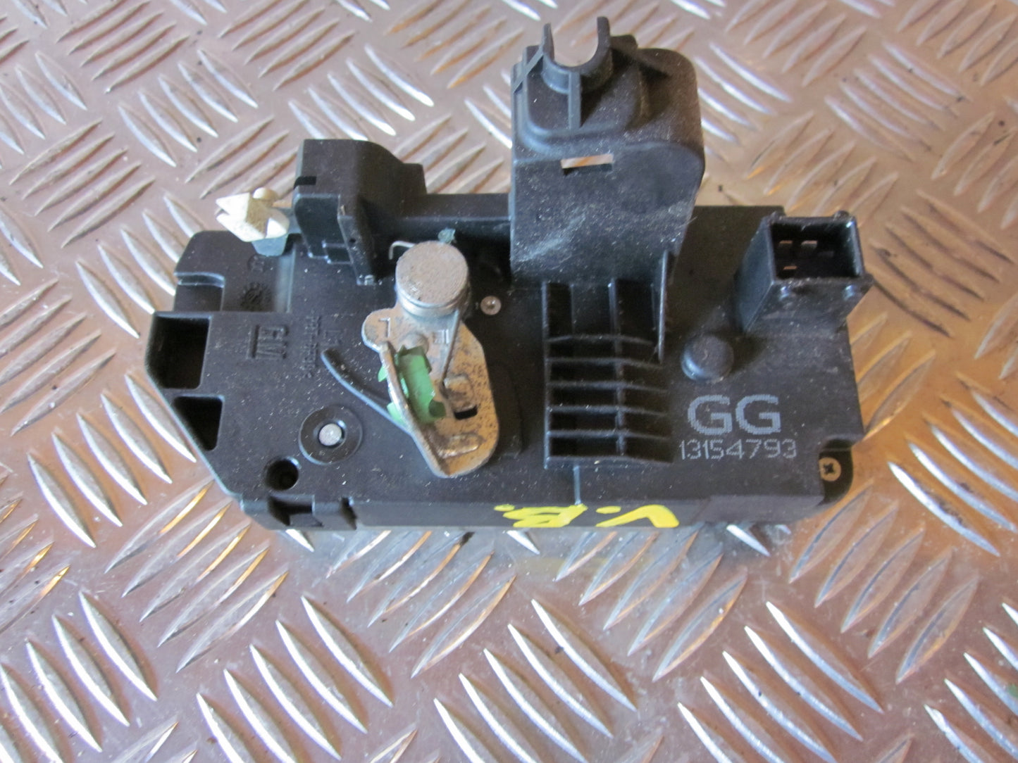 Opel Meriva A Dørlås Med OEM Nr. 13154793 Fra Opel Ophugger