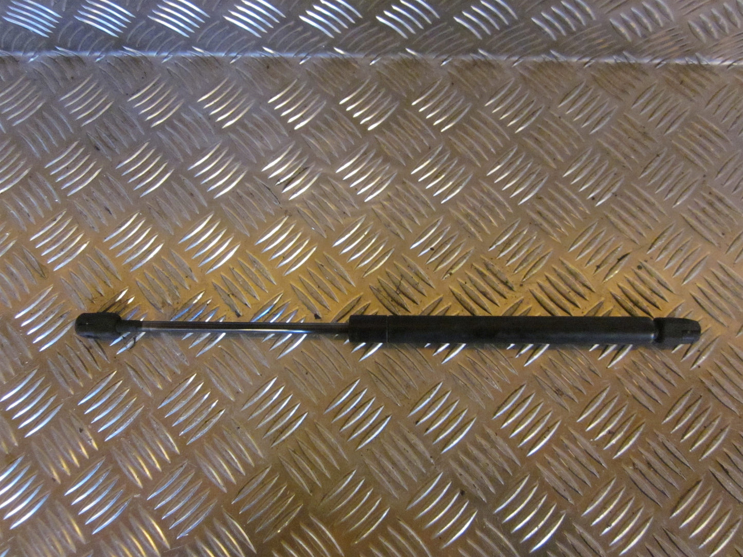 Skoda Octavia Bagklapsdæmper Med OEM Nr. 1U9827550B Fra Skoda Ophugger