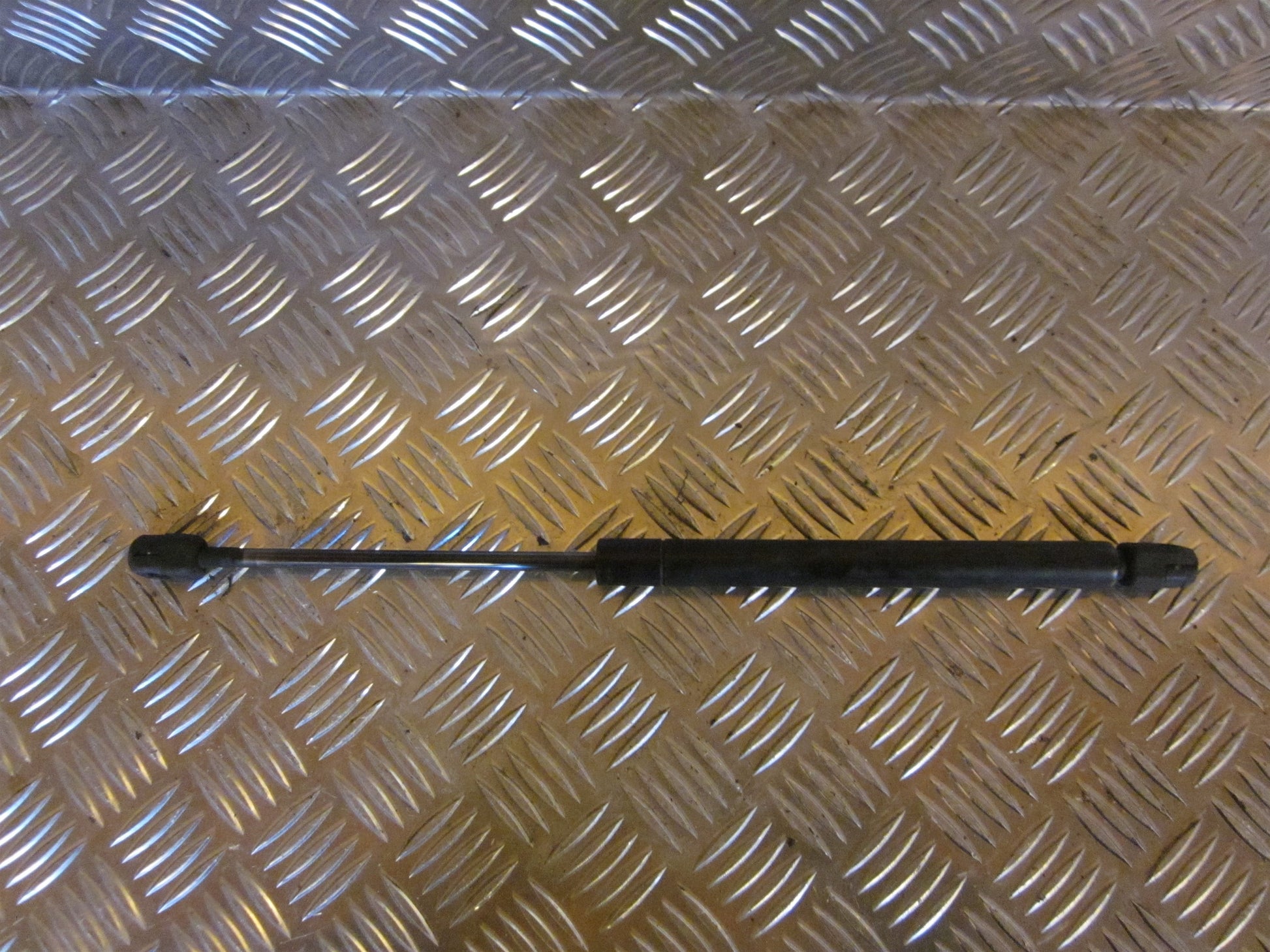 Skoda Octavia Bagklapsdæmper Med OEM Nr. 1U9827550B Fra Skoda Ophugger