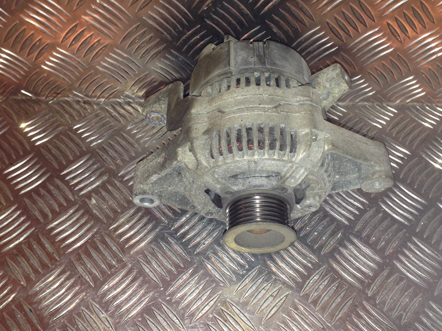 Opel Corsa B Generator Med OEM Nr. 0123100001 Fra Opel Ophugger