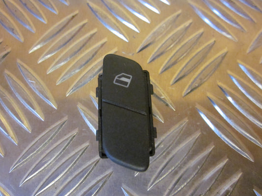 VW Polo 9N Kontakt Rudehejs Med OEM Nr. Ophugger Fra VW Ophugger