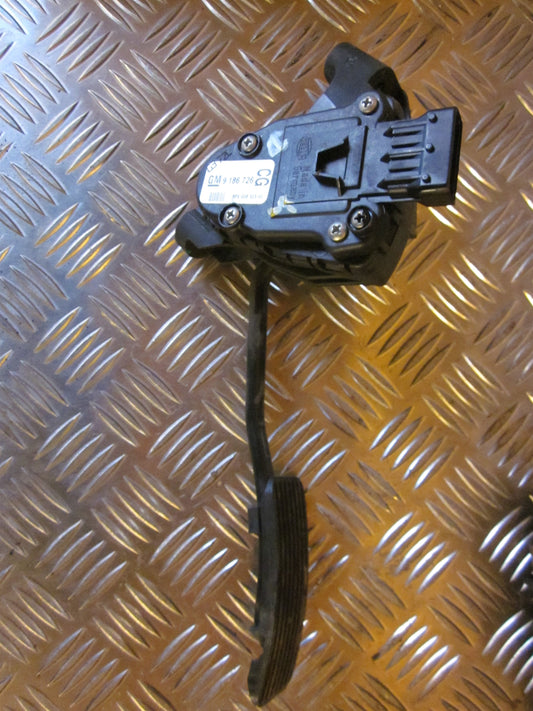 Opel Vectra C Speederpedal Med OEM Nr. Ophugger Fra Opel Ophugger
