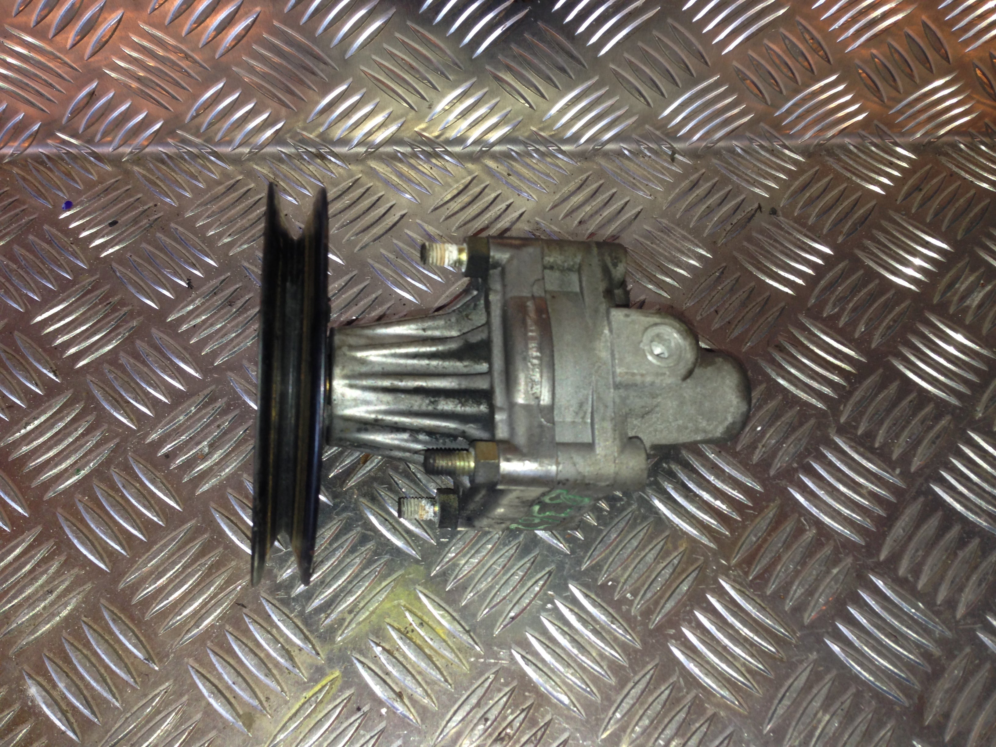 Audi 80/90 Servopumpe Med OEM Nr. Ophugger Fra Audi Ophugger