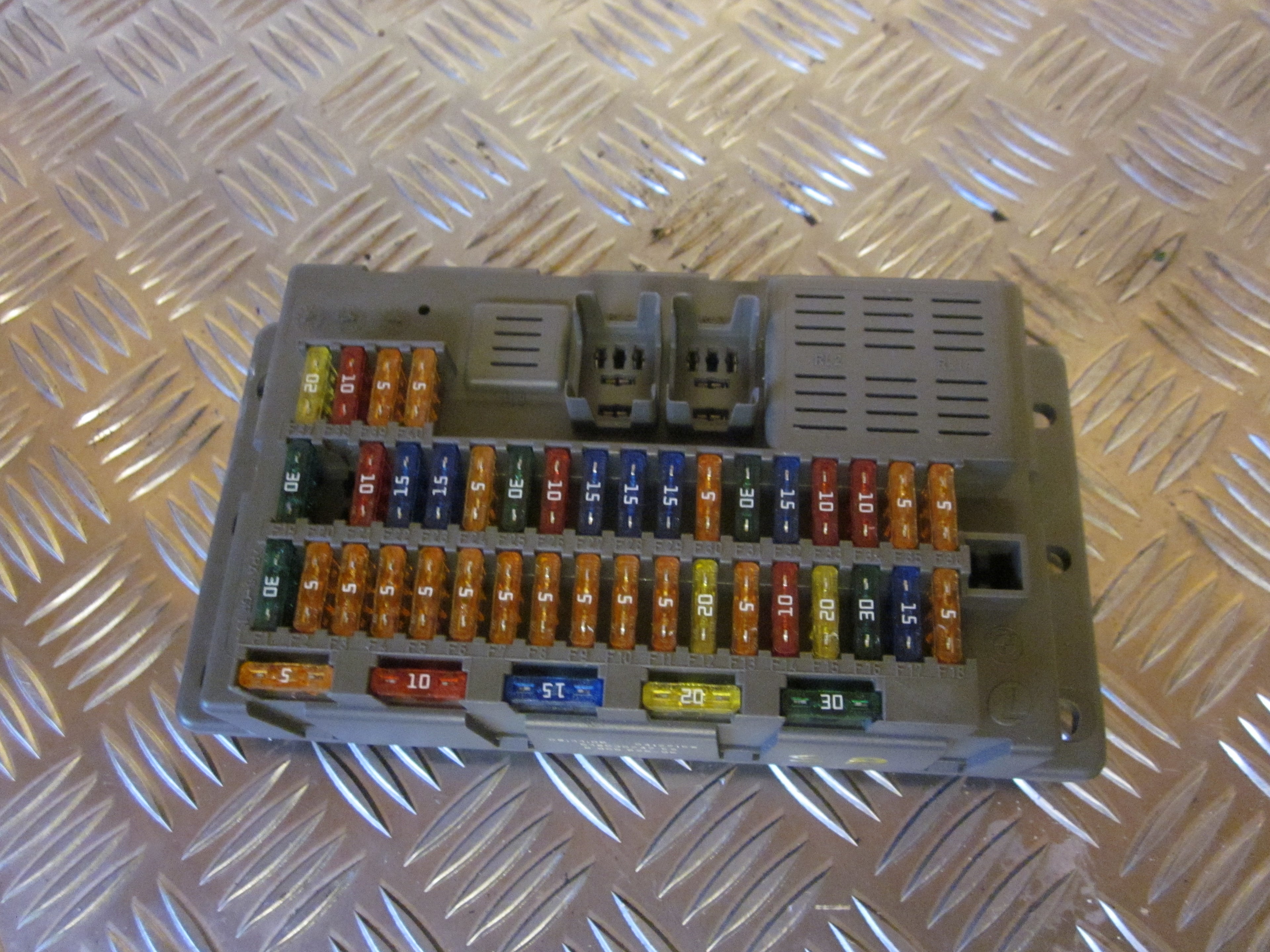 Mini Mki Sikringsboks Med OEM Nr. Ophugger Fra Mini Ophugger