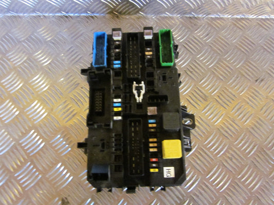 Opel Zafira B Sikringsboks Med OEM Nr. 13206759 Fra Opel Ophugger