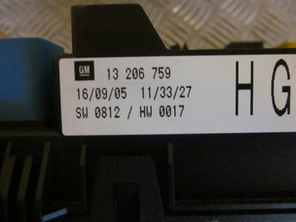 Opel Zafira B Sikringsboks Med OEM Nr. 13206759 Fra Opel Ophugger