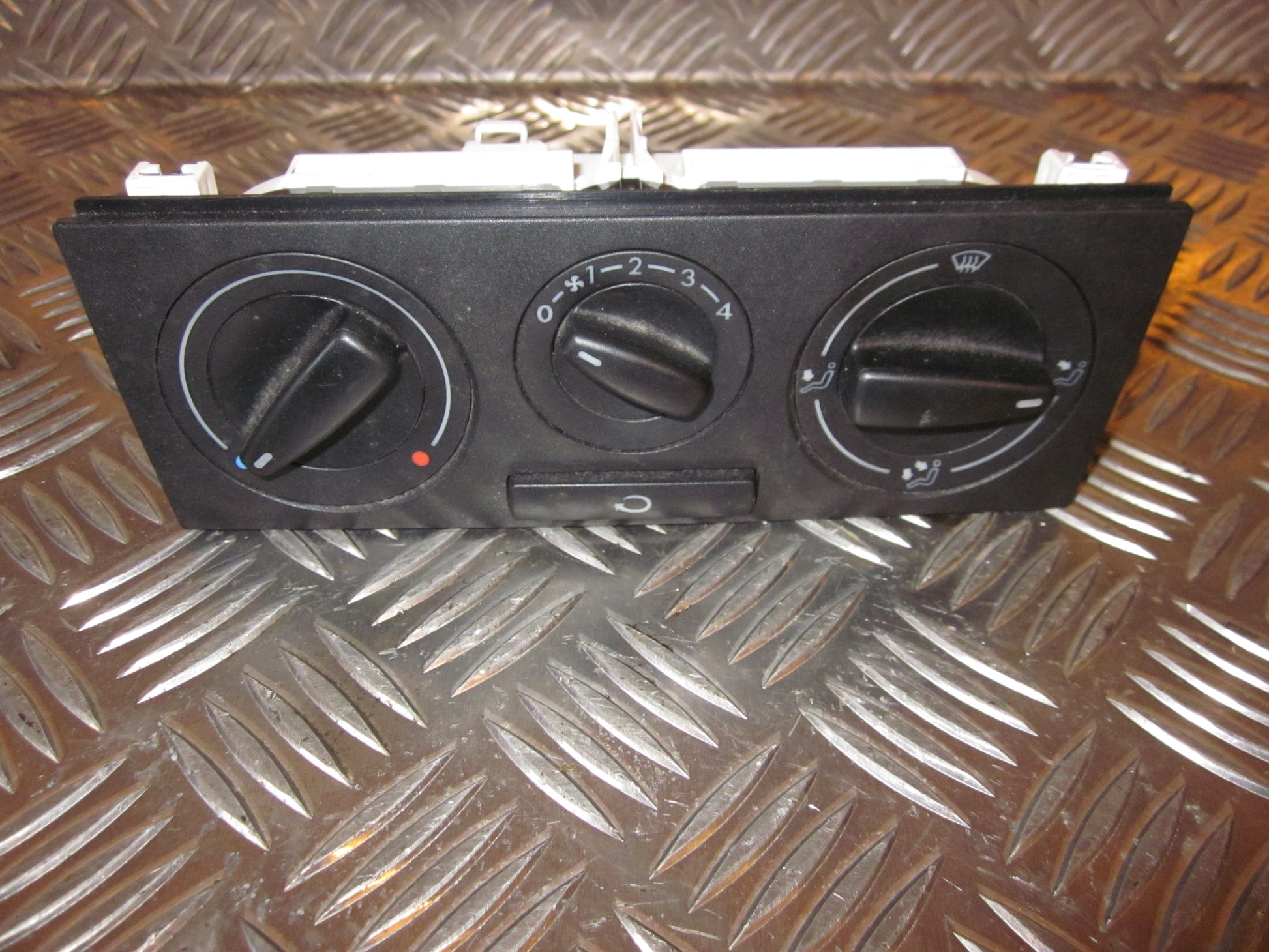 VW Lupo 6E/6X Varmeregulering Med OEM Nr. 1J0819045F Fra VW Ophugger