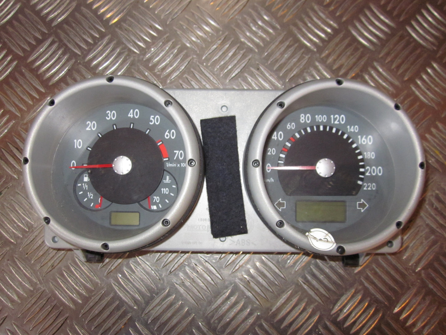 VW Lupo 6E/6X Speedometer - Instrument Med OEM Nr. 6X0920801 Fra VW Ophugger