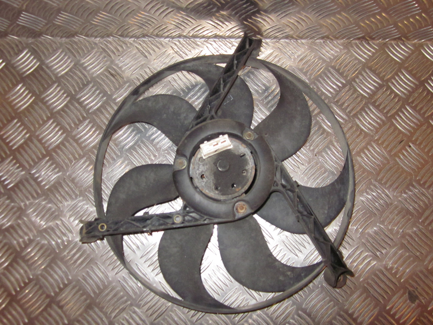 VW Lupo 6E/6X Kølerblæser El Med OEM Nr. 885000268 Fra VW Ophugger