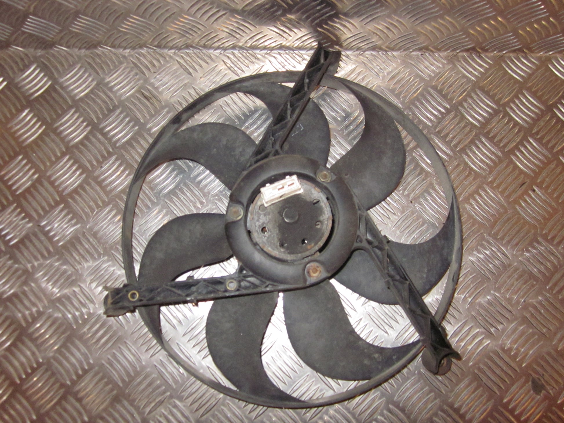 VW Lupo 6E/6X Kølerblæser El Med OEM Nr. 885000268 Fra VW Ophugger