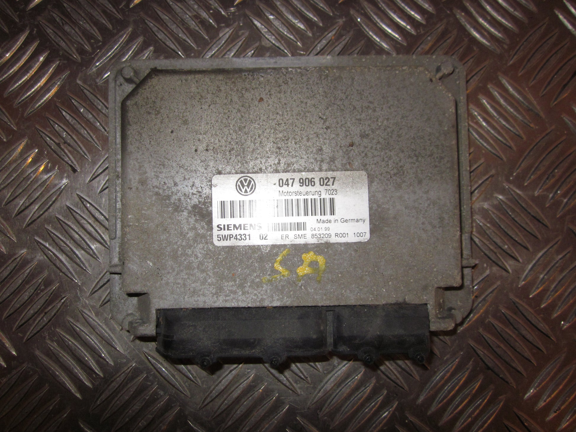 VW Lupo 6E/6X Motorstyring - Motorstyreboks - Injection Elboks Med OEM Nr. 047906027 Fra VW Ophugger