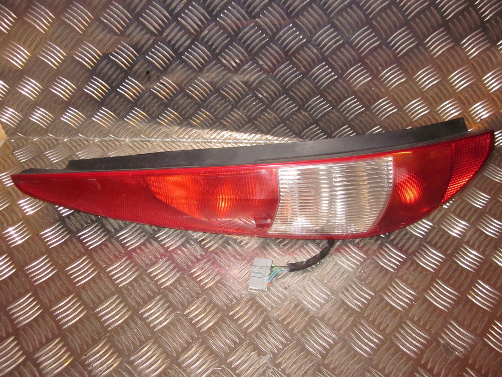 Ford Mondeo 3 Baglygte Med OEM Nr. Ophugger Fra Ford Ophugger