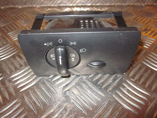 Ford Mondeo 3 Kontakt Lys Med OEM Nr. Ophugger Fra Ford Ophugger