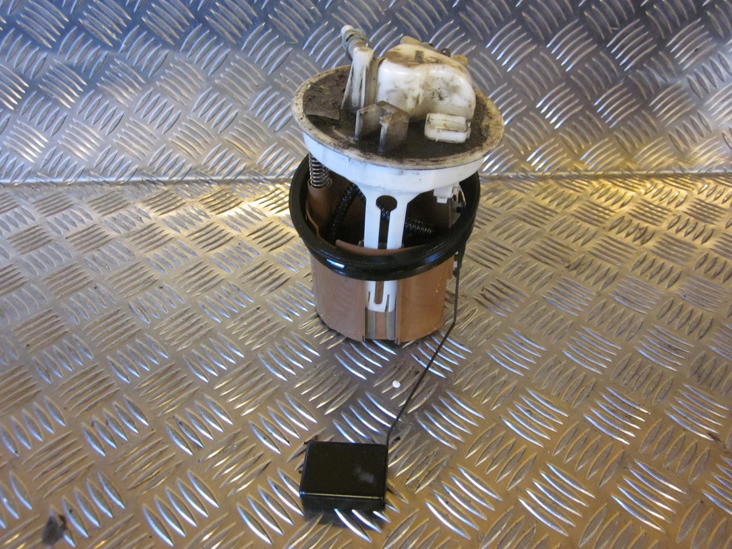 Mazda 6 GG/GY Benz/Brændstofpumpe El Med OEM Nr. Ophugger Fra Mazda Ophugger