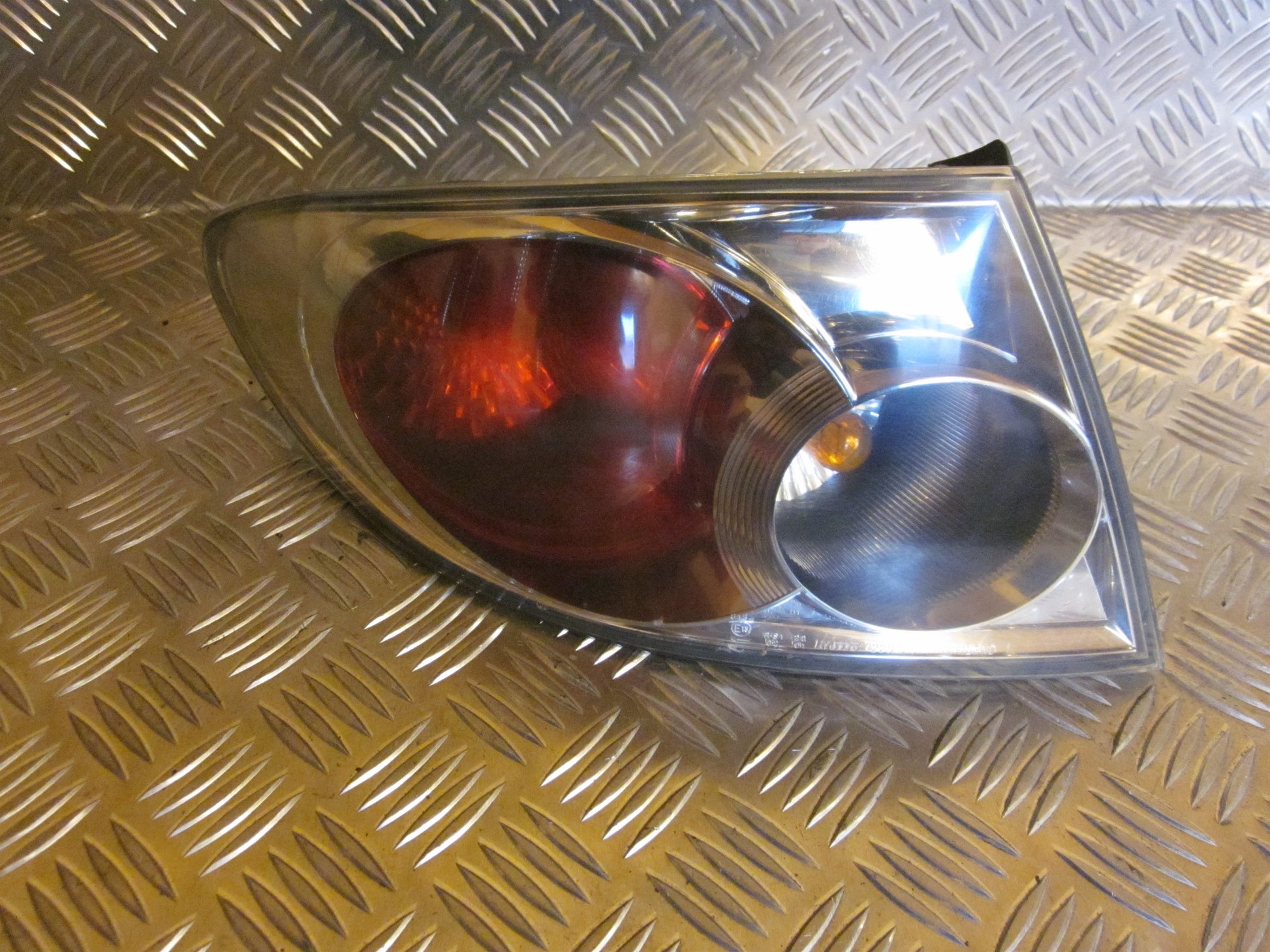 Mazda 6 GG/GY Baglygte Med OEM Nr. GJ6A51160E Fra Mazda Ophugger