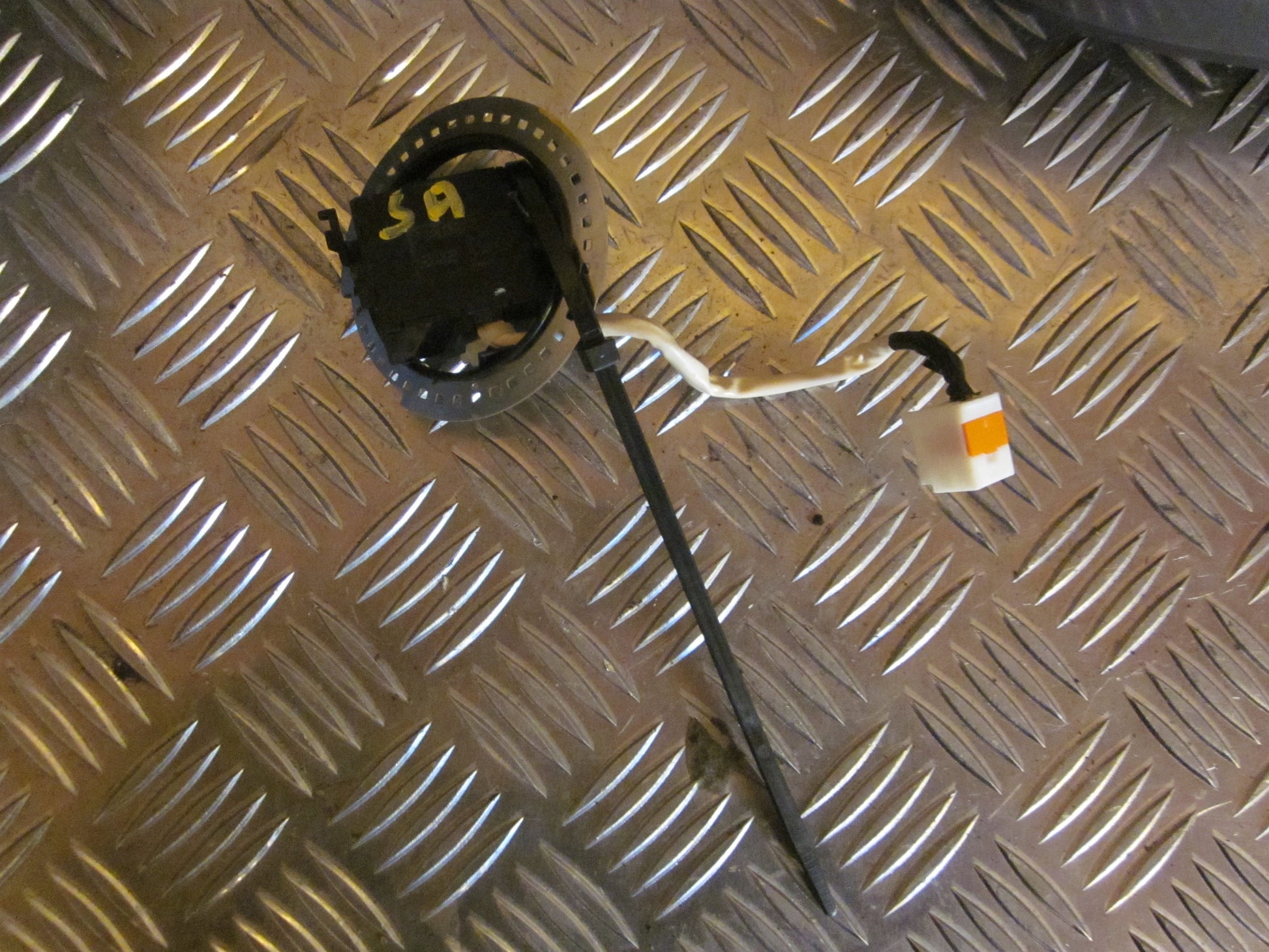 Mazda 6 GG/GY Ratvinkelsensor Med OEM Nr. Ophugger Fra Mazda Ophugger