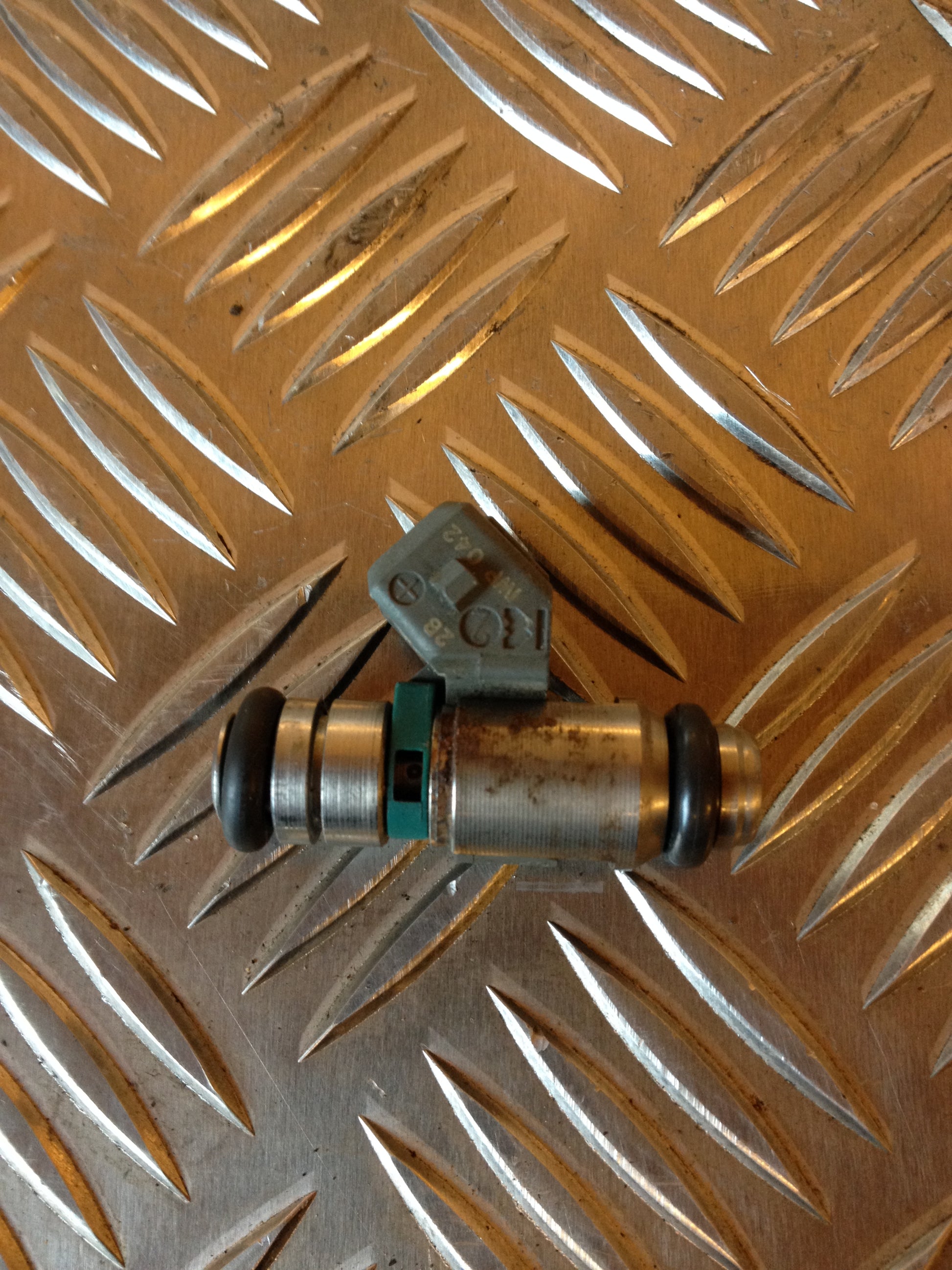 Renault Laguna Dyse Med OEM Nr. Ophugger Fra Renault Ophugger