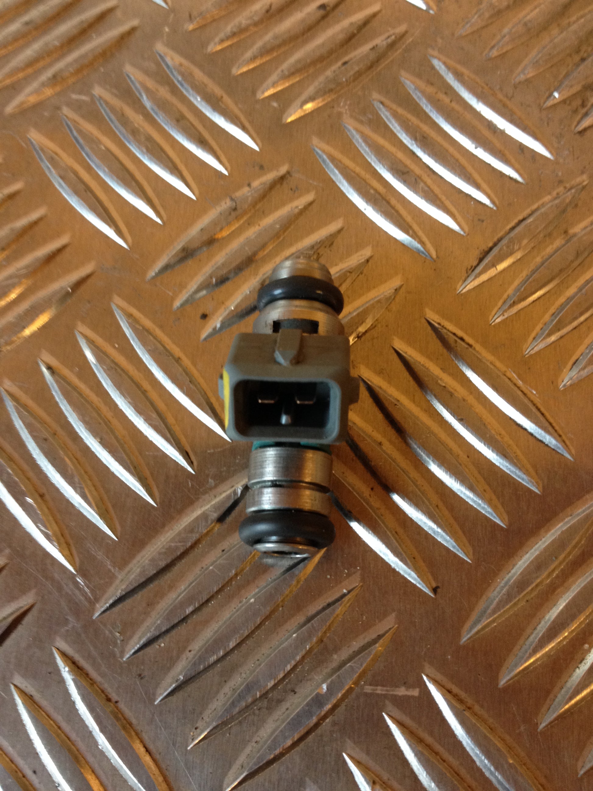 Renault Laguna Dyse Med OEM Nr. Ophugger Fra Renault Ophugger