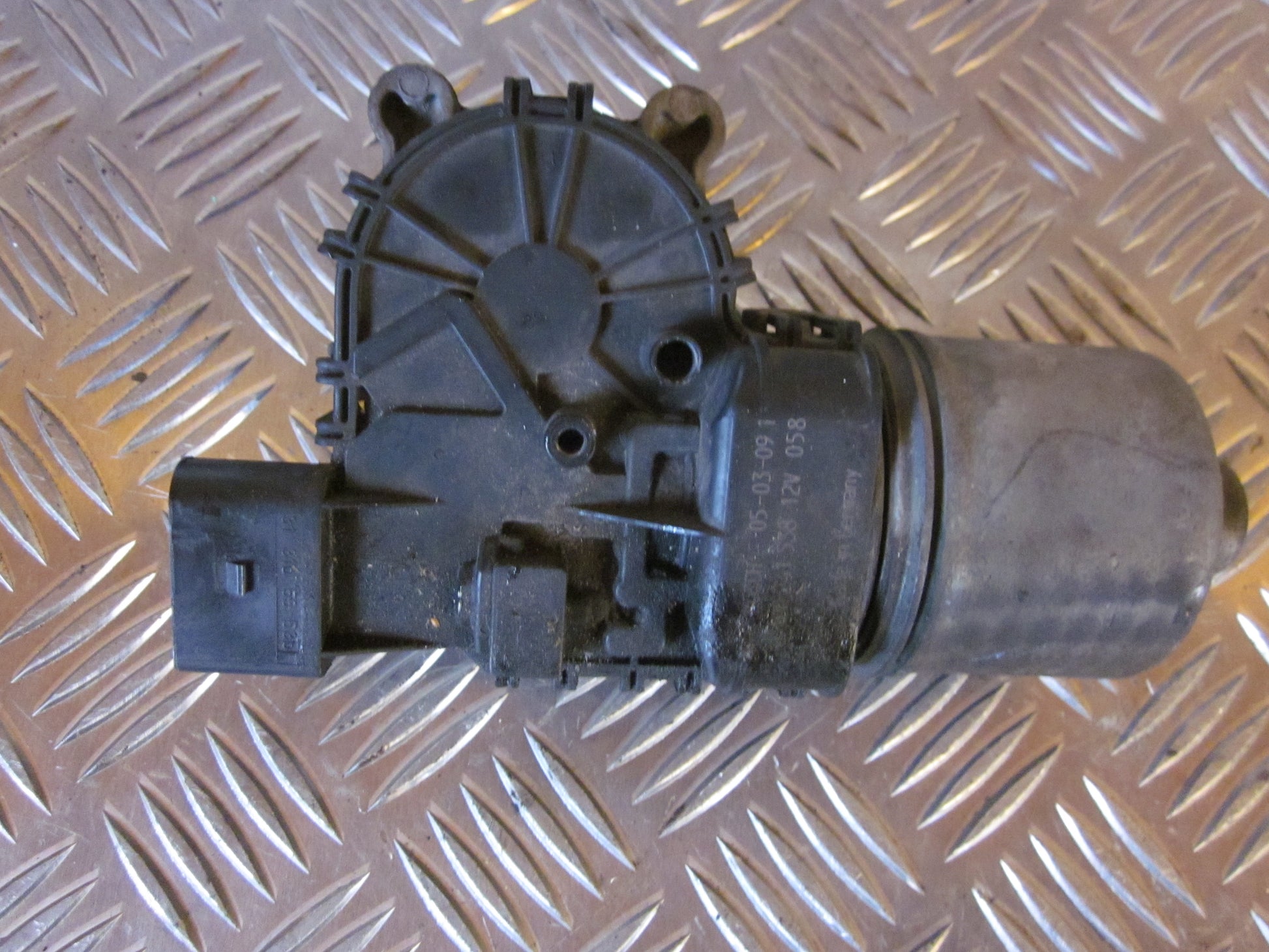 Opel Astra H Viskermotor Med OEM Nr. Ophugger Fra Opel Ophugger