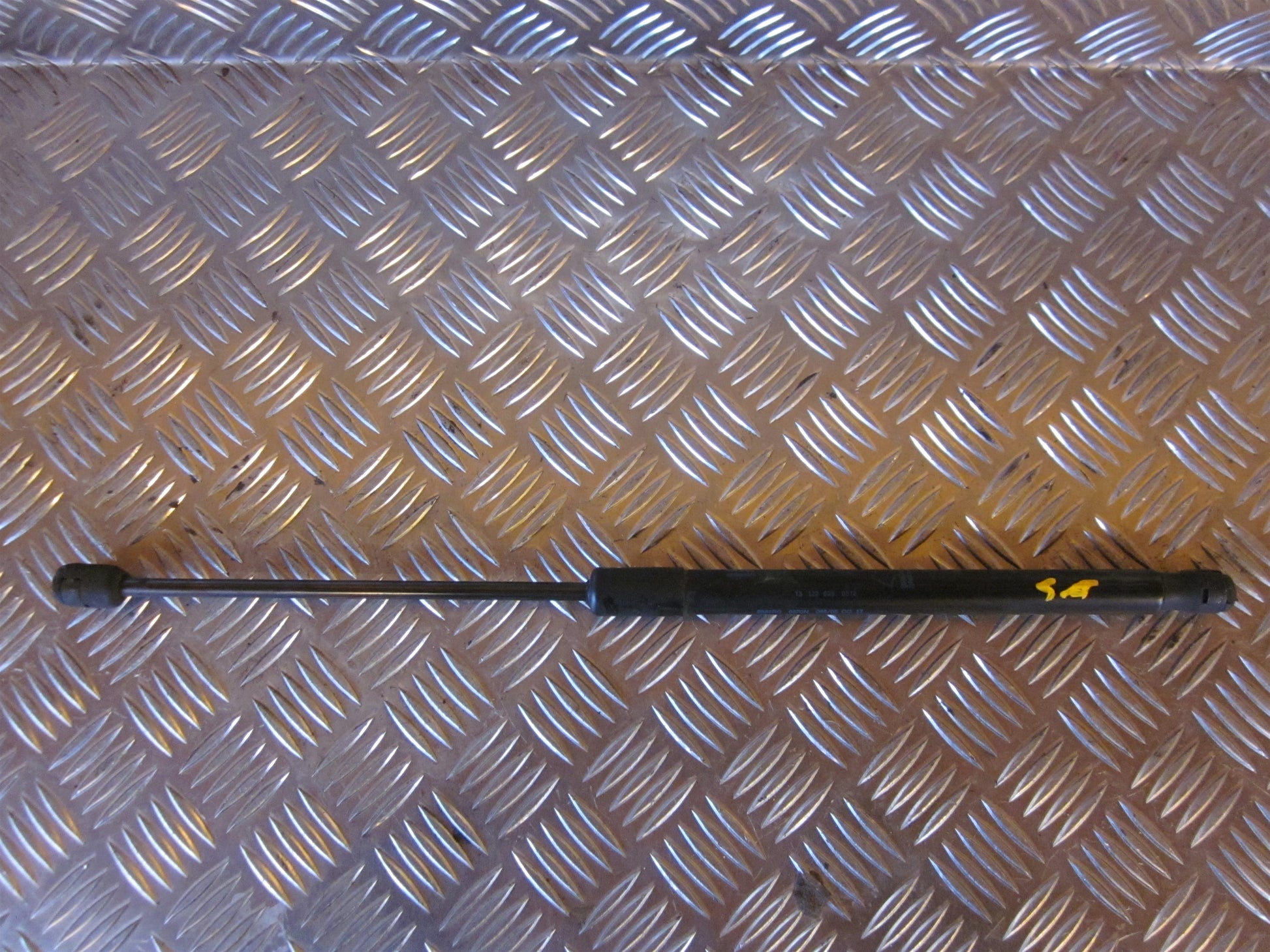 Opel Astra H Bagklapsdæmper Med OEM Nr. Ophugger Fra Opel Ophugger