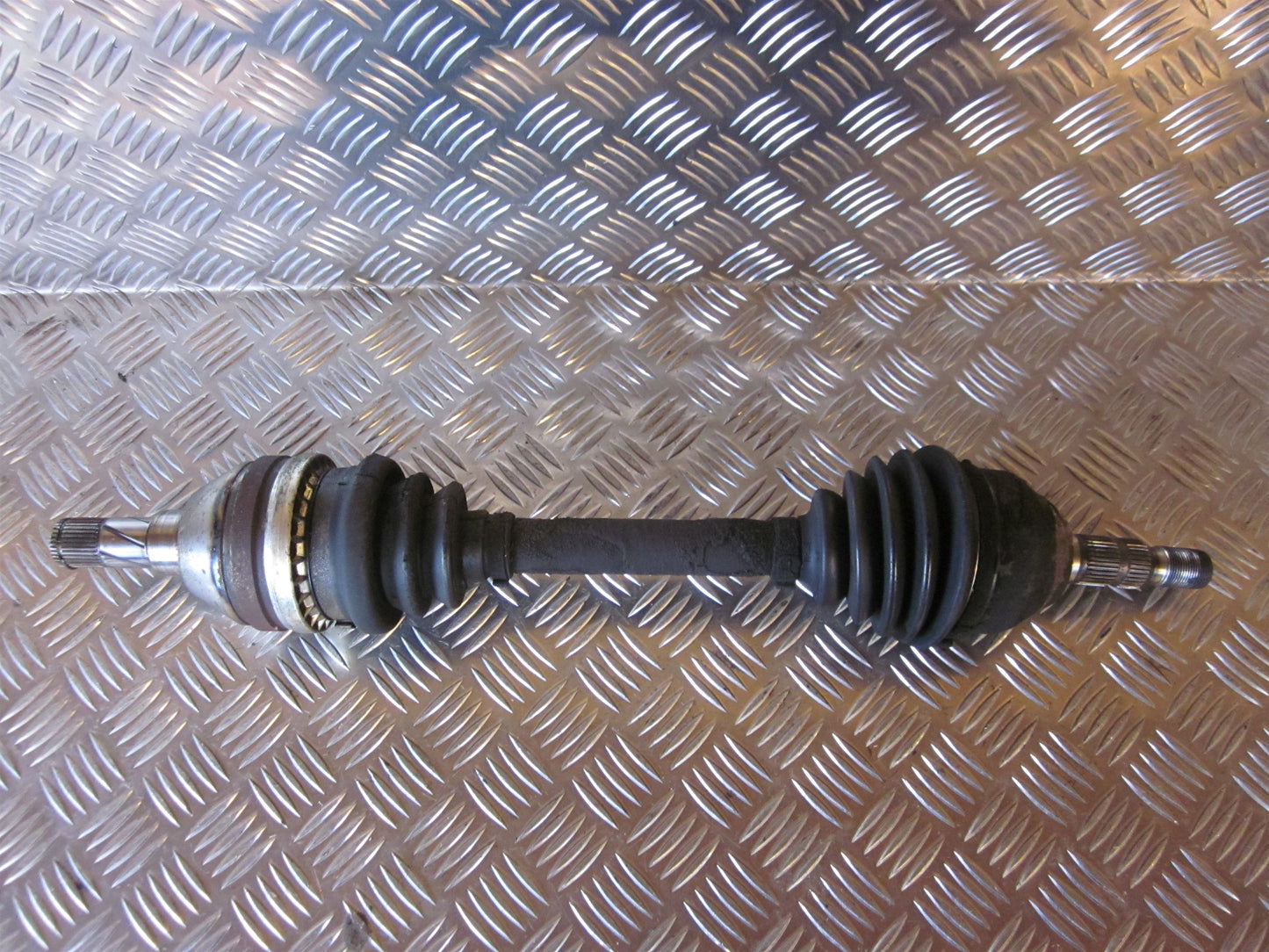 Opel Astra H Trækaksel For V Med OEM Nr. Ophugger Fra Opel Ophugger