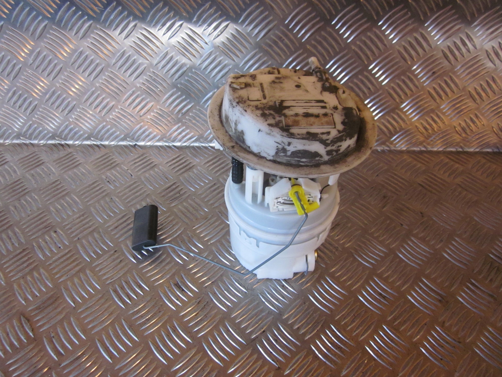 Peugeot 206 Benz/Brændstofpumpe El Med OEM Nr. 1525S9 Fra Peugeot Ophugger