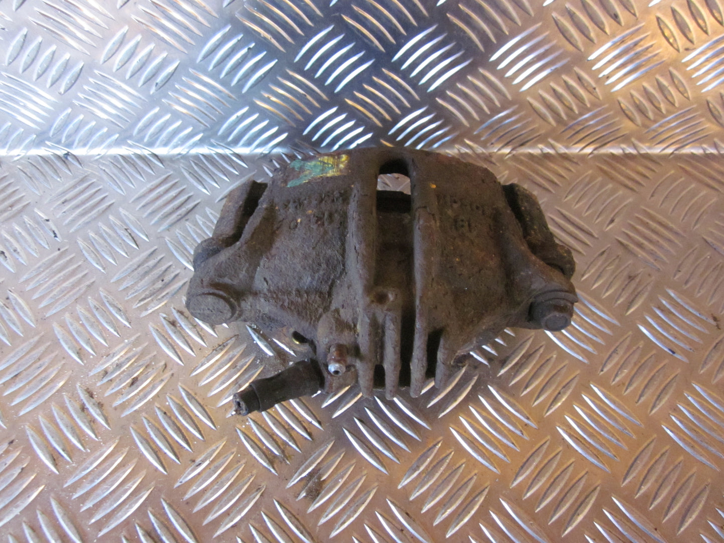 Peugeot 206 Bremsekaliber VF Med OEM Nr. Ophugger Fra Peugeot Ophugger