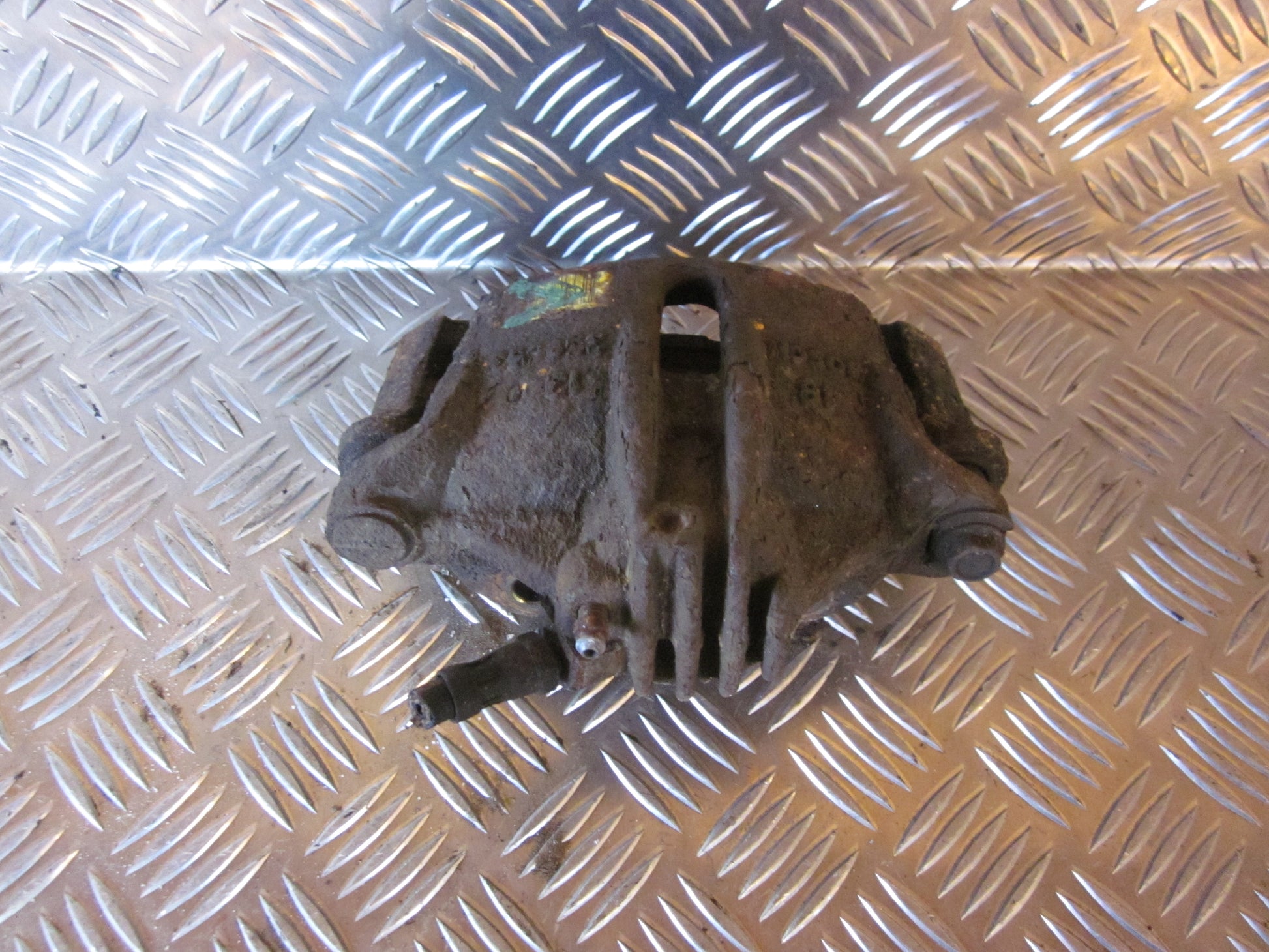 Peugeot 206 Bremsekaliber VF Med OEM Nr. Ophugger Fra Peugeot Ophugger