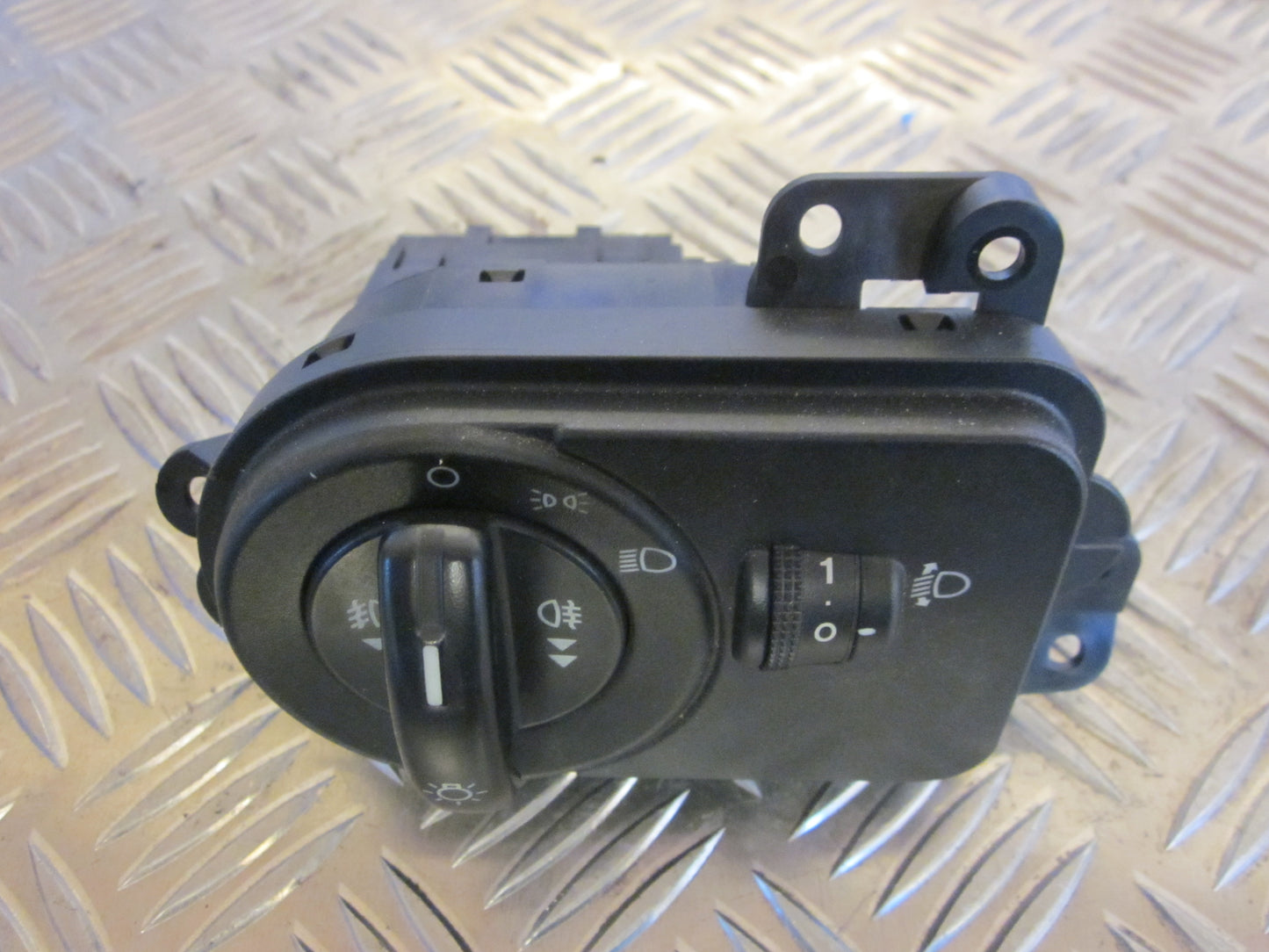 Ford Fiesta 6 Kontakt Lys Med OEM Nr. Ophugger Fra Ford Ophugger