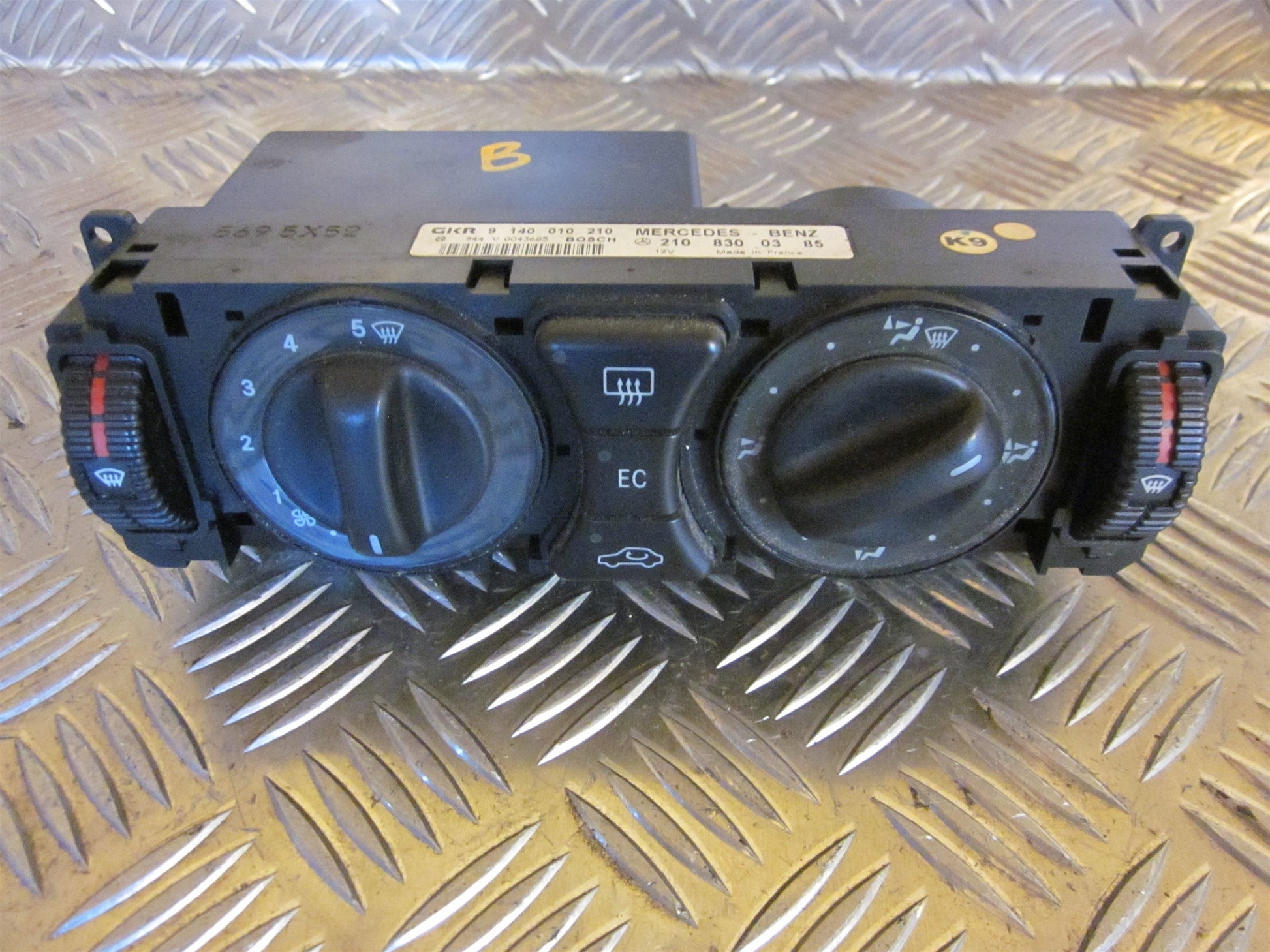 Mercedes E W210 Varmeregulering Med OEM Nr. 2108300385 Fra Mercedes Ophugger