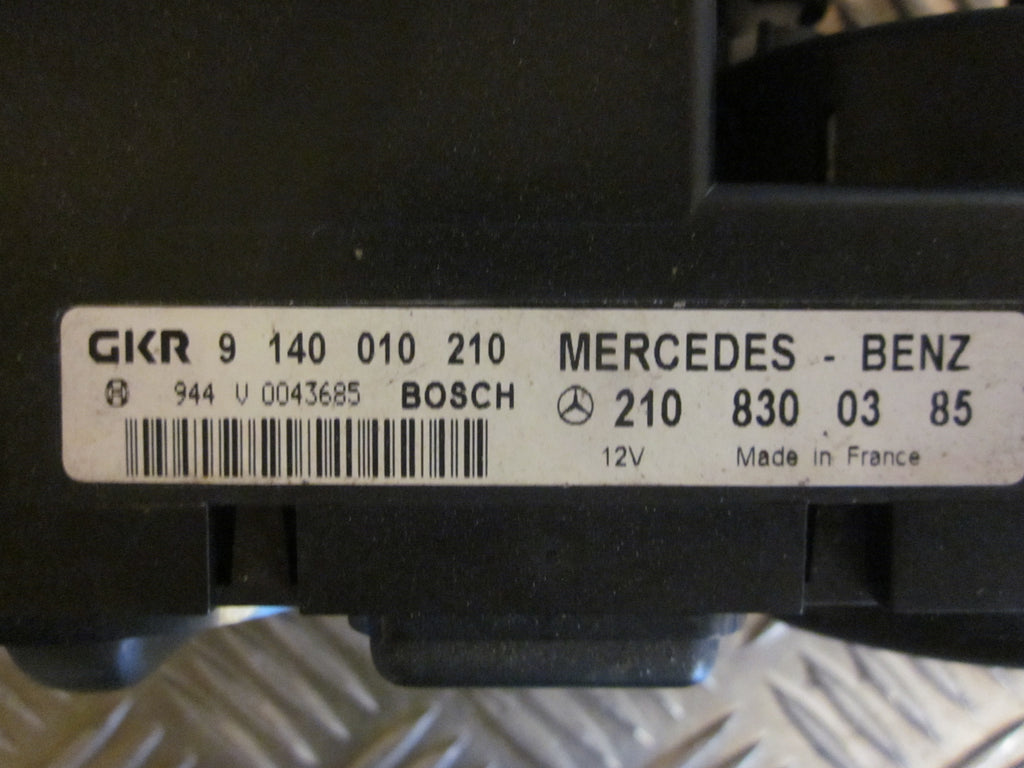 Mercedes E W210 Varmeregulering Med OEM Nr. 2108300385 Fra Mercedes Ophugger