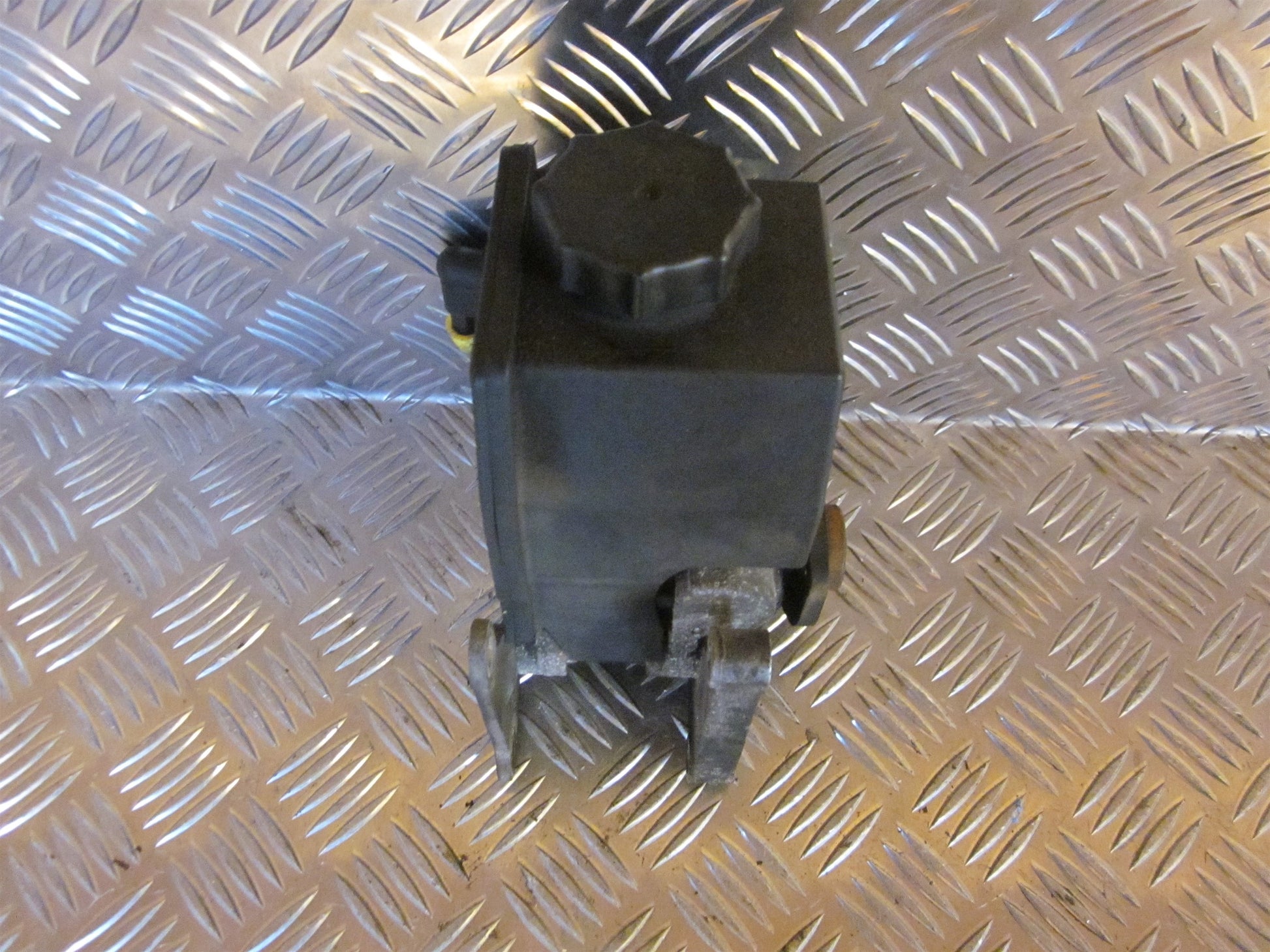 Mercedes E W210 Servopumpe Med OEM Nr. Ophugger Fra Mercedes Ophugger