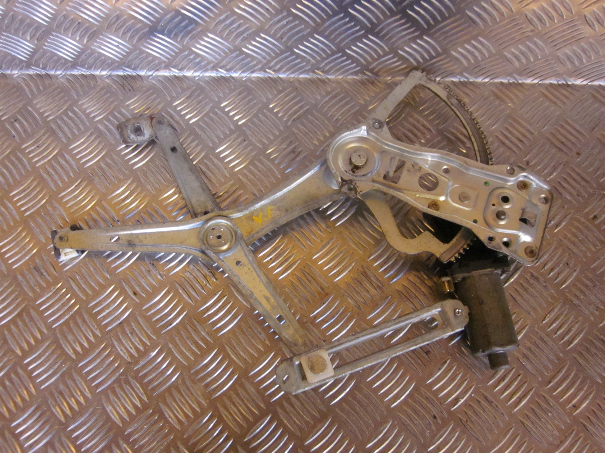 Mercedes E W210 Rudemotor - Rudehejs Med OEM Nr. Ophugger Fra Mercedes Ophugger