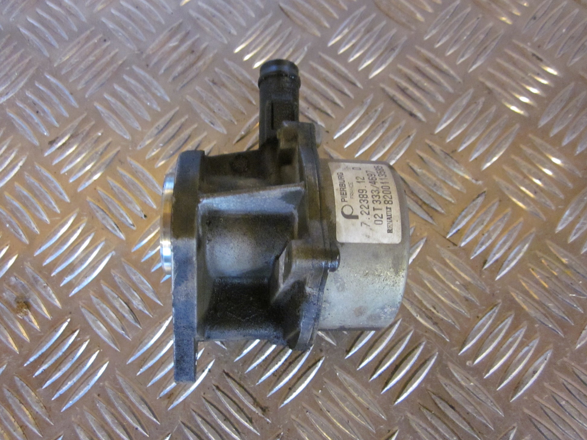 Renault Kangoo 1 Vacuumpumpe Med OEM Nr. Ophugger Fra Renault Ophugger