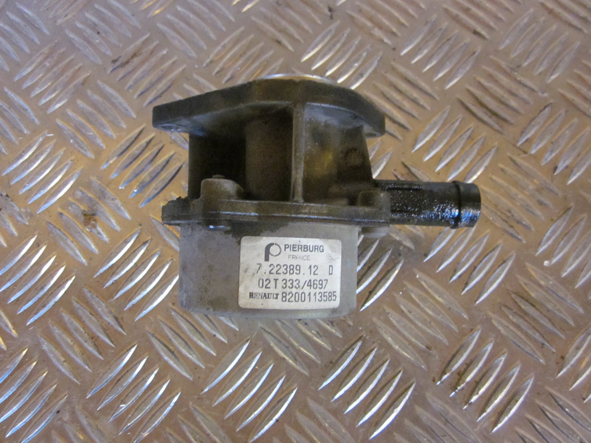 Renault Kangoo 1 Vacuumpumpe Med OEM Nr. Ophugger Fra Renault Ophugger
