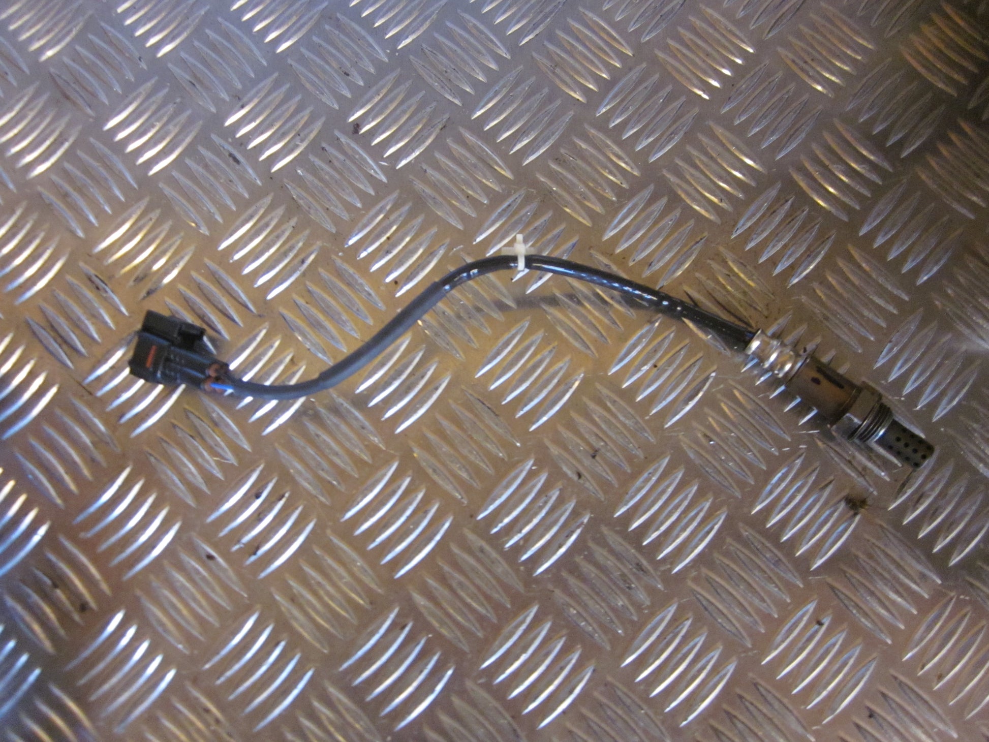 Suzuki Liana Lambda Sonde/Nox Sensor Med OEM Nr. Ophugger Fra Suzuki Ophugger