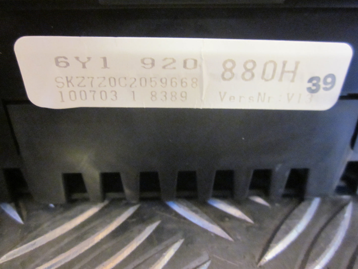 Skoda Fabia Speedometer - Instrument Med OEM Nr. 6Y1920880H Fra Skoda Ophugger