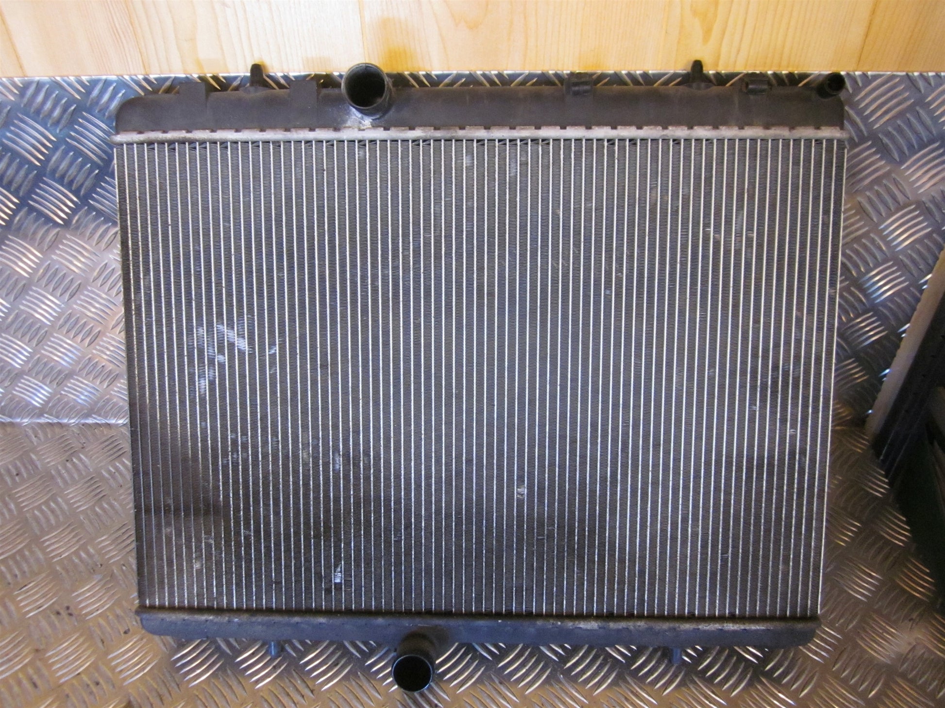 Peugeot 307 Køler Med OEM Nr. Ophugger Fra Peugeot Ophugger