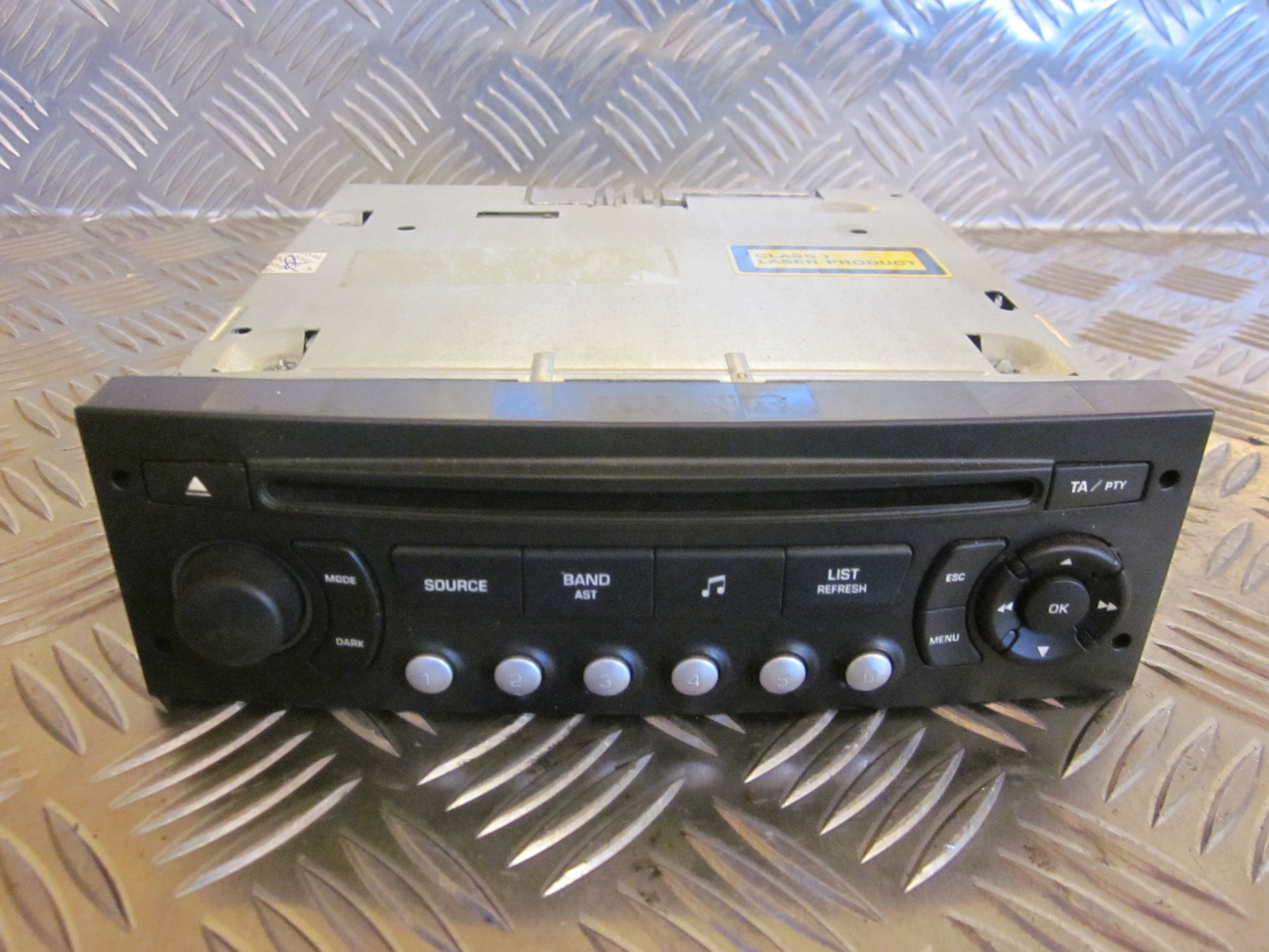 Peugeot 307 Radio M/Cd Med OEM Nr. 7644037392 Fra Peugeot Ophugger