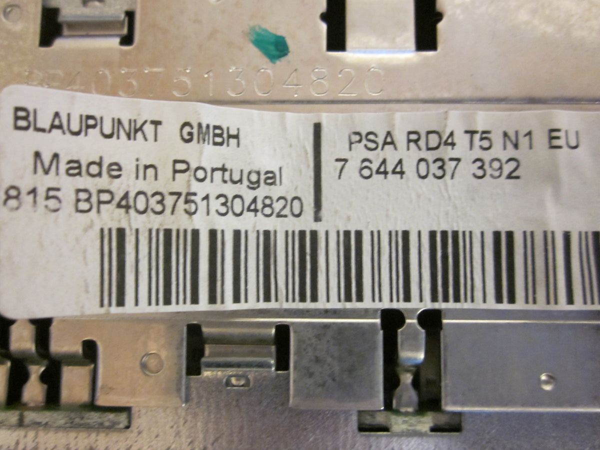 Peugeot 307 Radio M/Cd Med OEM Nr. 7644037392 Fra Peugeot Ophugger