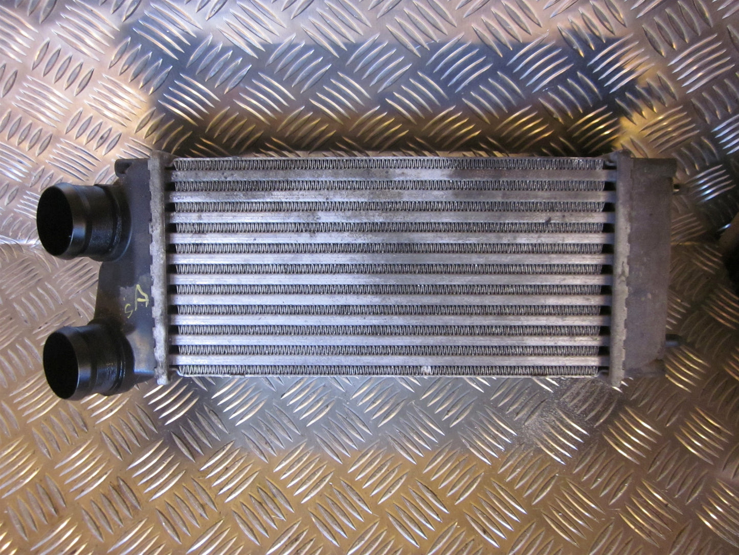 Peugeot 307 Køler Intercooler Med OEM Nr. Ophugger Fra Peugeot Ophugger