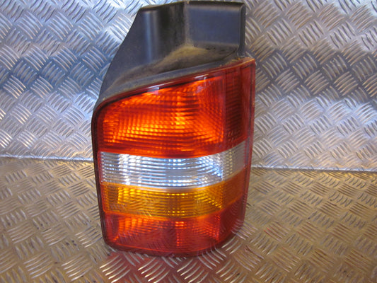 VW Transporter T5 1.Fac: Okt 2009/Jul 2015 Baglygte Med OEM Nr. Ophugger Fra VW Ophugger