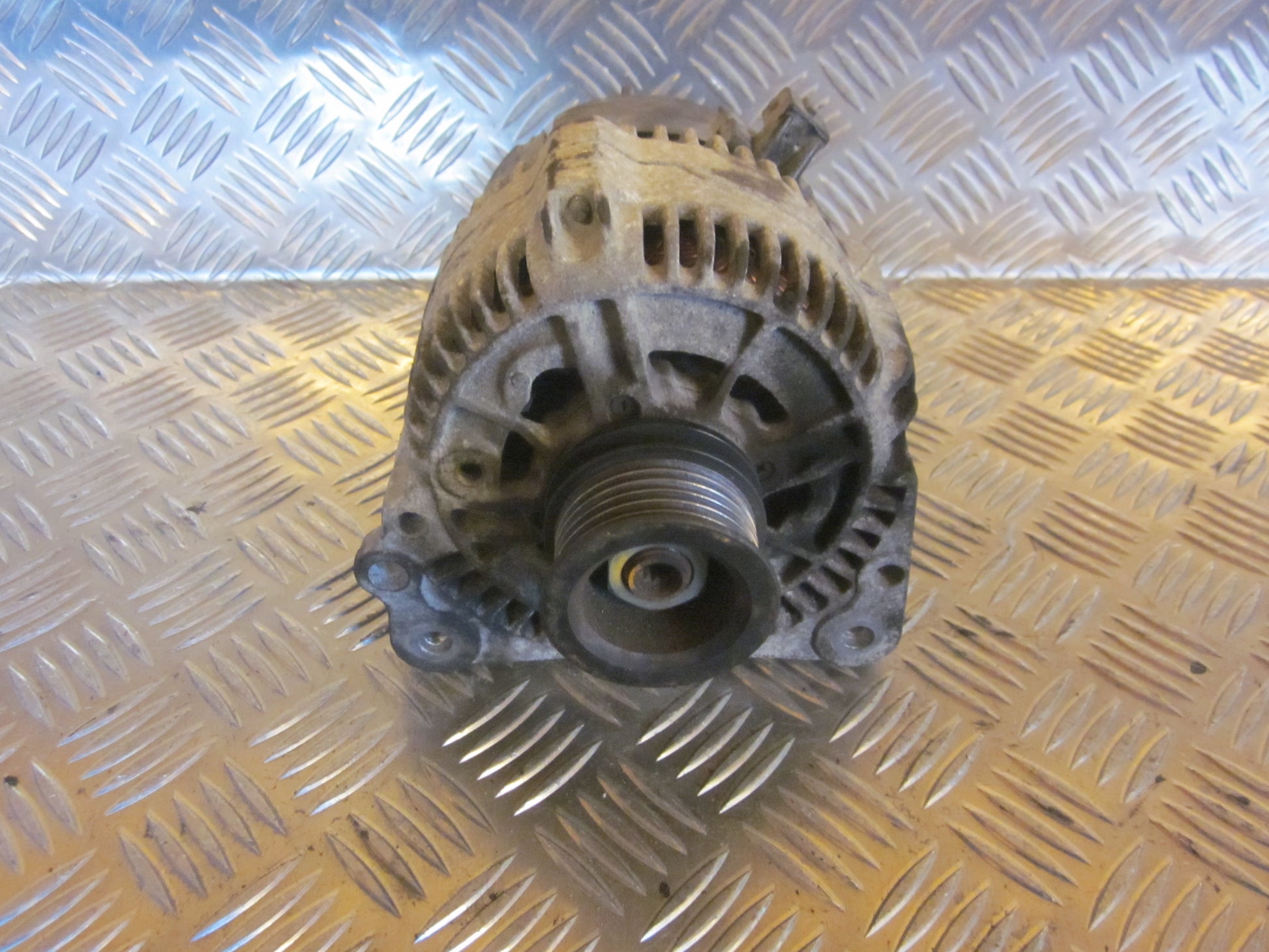 VW Polo 3 5D 6N Generator Med OEM Nr. 028903025H Fra VW Ophugger
